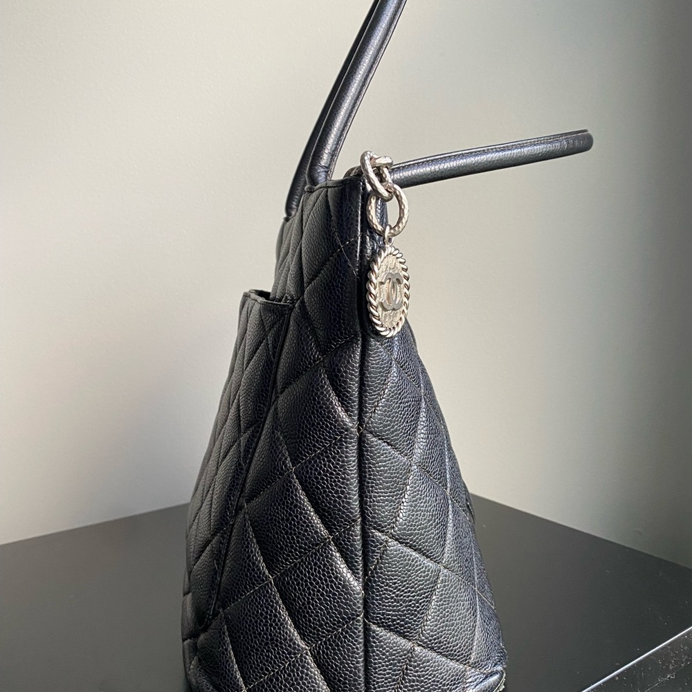 CHANEL MEDALLION BLACK & SILVER HARDWARE QUILTED CAVIAR TOTE - Picture 6 of 16